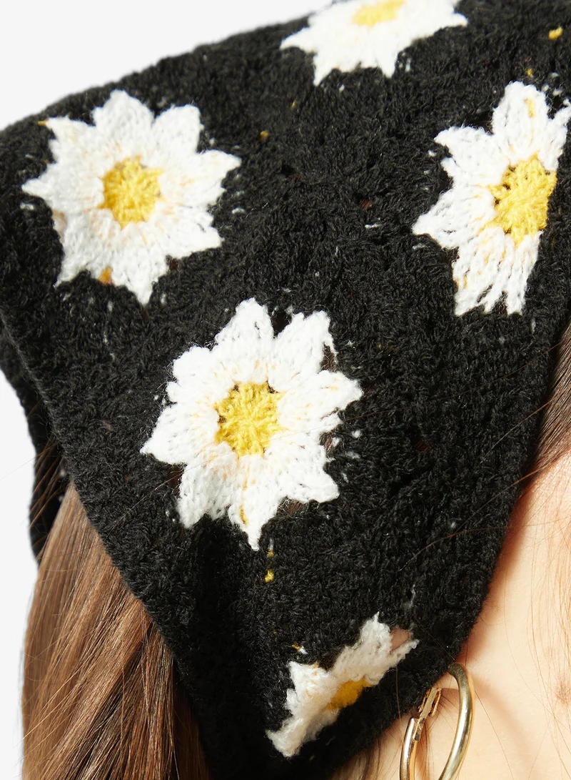 جينجر Floral Detail Crochet Scarf